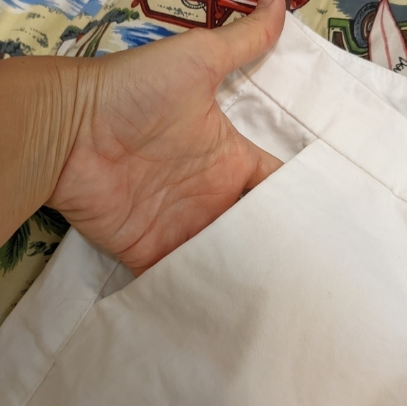 OLD Navy classic white shorts size 16 - Picture 4 of 4